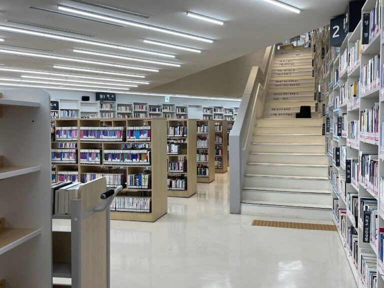 [예스키즈존] 내를건너서숲으로도서관