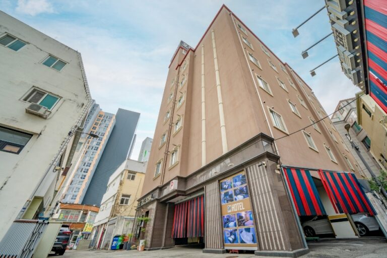 [예스키즈존] 골드브라운호텔